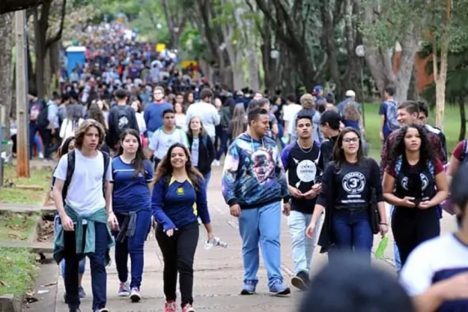 Universidade Estadual de Londrina aplica primeira fase do Vestibular 2024 neste domingo Universidade Estadual de Londrina aplica primeira fase do Vestibular 2024 neste domingo