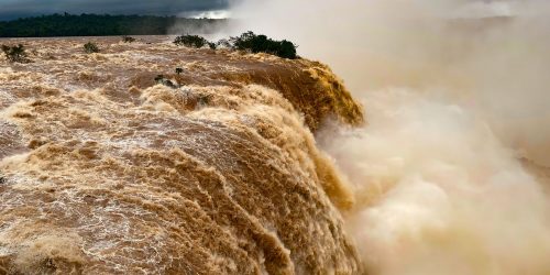 Imagem referente a Depois de vazão recorde, volume nas Cataratas do Iguaçu diminui