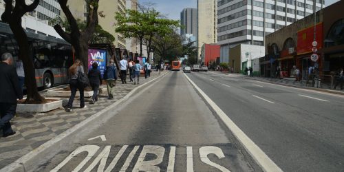 Prefeitura de SP reforça linhas de ônibus durante feriado de Finados
