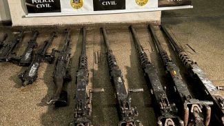 Duas metralhadoras roubadas do Exército são recuperadas no Rio 