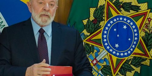 Imagem referente a Lula sanciona lei para retomada de mais de 11 mil obras inacabadas