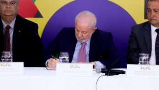 Lula anuncia decreto de GLO em portos e aeroportos