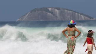 Praias do Rio de Janeiro continuam sob risco de fortes ondas