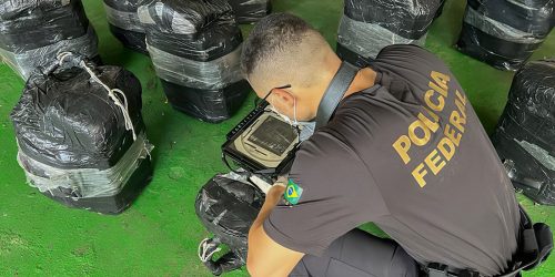 PF e PRF apreendem 1,5 tonelada de cocaína a bordo de navio