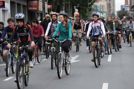 Imagem referente a Domingo é dia de levar a família pedalar no Passeio Ciclístico Regional do Curitiba Viva Bem