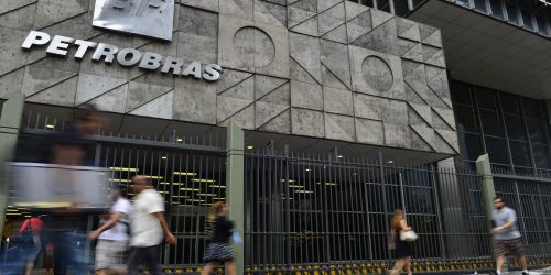 Imagem referente a Petrobras refina 100% de óleo de soja pela primeira vez 