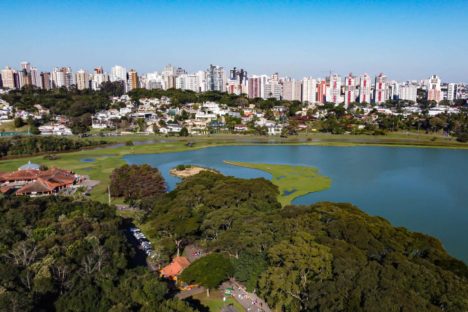 Imagem referente a Em evento na Espanha, Capital do Paraná é eleita cidade mais inteligente do mundo