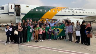 Brasileiros repatriados de Gaza já estão a caminho do Brasil 