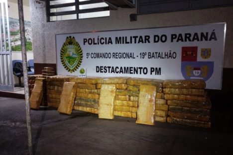 Polícia Militar apreende 512 quilos de droga semelhante à maconha em Diamante do Oeste Polícia Militar apreende 512 quilos de droga semelhante à maconha em Diamante do Oeste