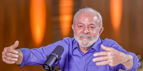 Argentina precisa de presidente que respeite a democracia, diz Lula Argentina precisa de presidente que respeite a democracia, diz Lula