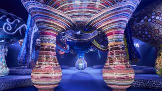Museu Oscar Niemeyer promove a maior exposição individual de Joana Vasconcelos no Brasil