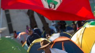 PE: trabalhadores sem-terra protestam contra assassinato de agricultor