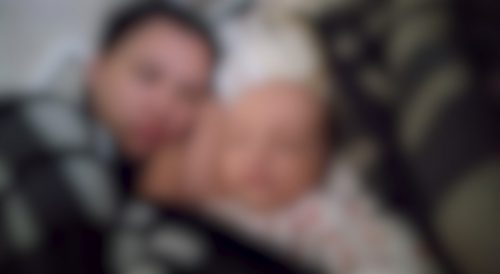 Imagem referente a Homem acerta soco na companheira de 16 anos de idade e agride bebê de 4 meses
