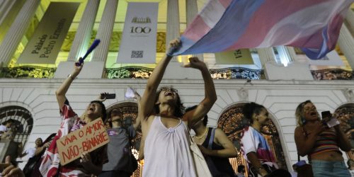 Imagem referente a Trans e travestis marcham por equidade no centro do Rio