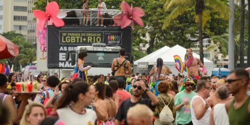 Imagem referente a Parada LGBTI+ ocupa orla de Copacabana contra retrocessos