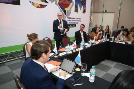 Relação sincera do poder público com imprensa é tema de Fórum Nacional no Paraná Relação sincera do poder público com imprensa é tema de Fórum Nacional no Paraná