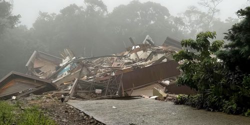 Imagem referente a Prédio desaba em Gramado por causa do grande volume de chuvas 