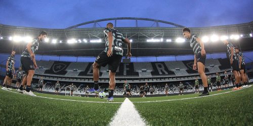 Imagem referente a Futebol: gramado nos estádios vira tema de debate no Brasil e no mundo