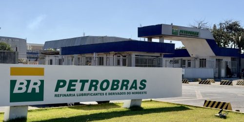 Imagem referente a Petrobras desiste da venda de refinaria no Ceará
