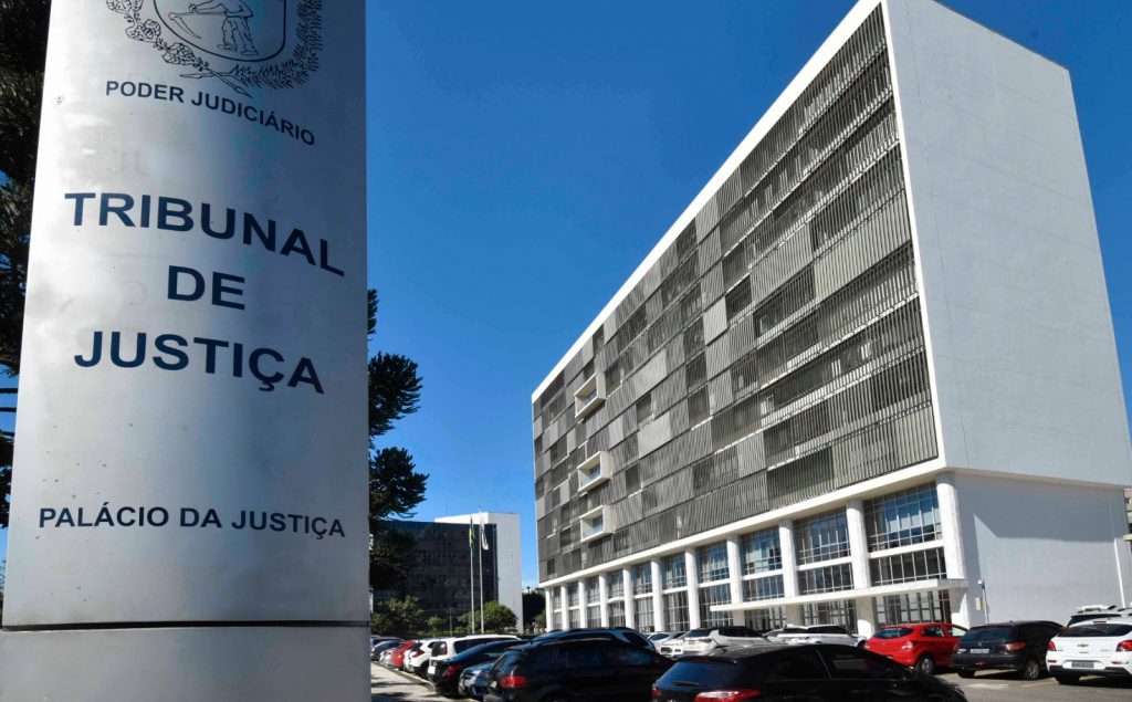 Tribunal do Paraná suspende decisão sobre Escolas Cívico-Militares