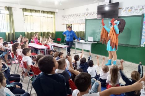 Com atividades educativas, Estação Sanepar visita escolas em Ponta Grossa e região
