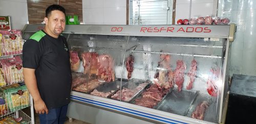 Com energia em meia fase, dono de açougue teme perder R$ 30 mil em carnes no Floresta