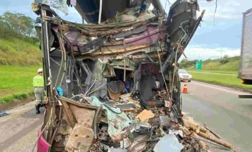 Imagem referente a Tragédia na Rodovia Castello Branco: Ônibus de turismo sofre acidente grave