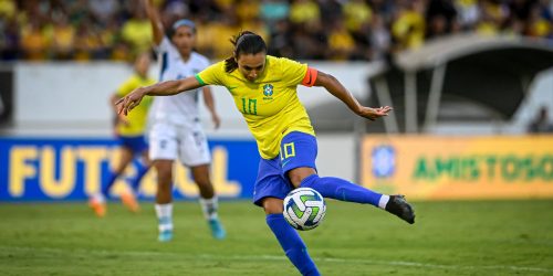 Imagem referente a Com direito a gol de Marta, Brasil encerra 2023 vencendo a Nicarágua
