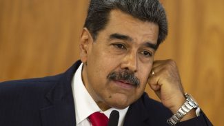 Maduro admite diálogo com Guiana, mas depois volta a elevar o tom