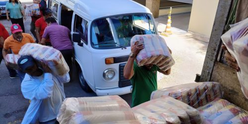 Imagem referente a Brasil entrega 11 toneladas de alimentos doados pelo MST a Gaza