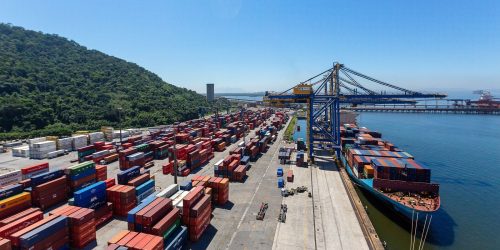 Imagem referente a Balança comercial terá queda de exportação e mais importações, diz AEB