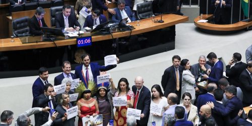 Imagem referente a Congresso derruba veto de Lula e mantém marco temporal indígena