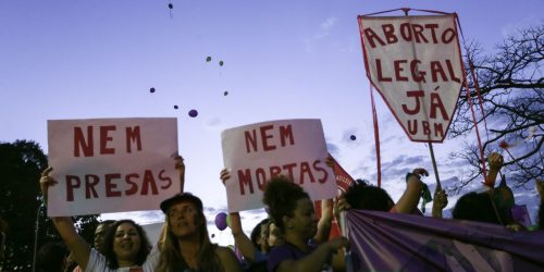 Imagem referente a Lei obriga mulher a ver imagem de feto antes de aborto legal em Maceió