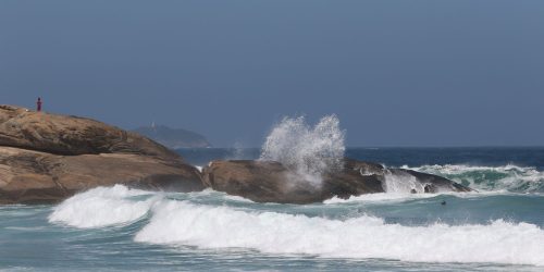 Com previsão de ressaca, Rio pode ter ondas de até 3 metros de altura