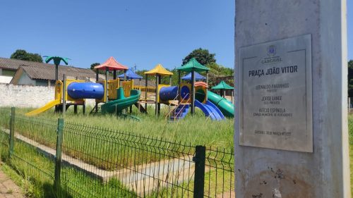 Imagem referente a Praça João Vitor: mãe lamenta situação de abandono do local que leva o nome do filho falecido