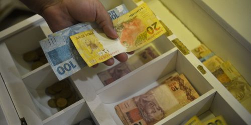Imagem referente a Salário mínimo de R$ 1.412 entra em vigor nesta segunda-feira