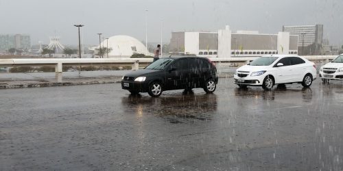 Imagem referente a Meteorologia alerta para chuvas intensas em Brasília e em 12 estados