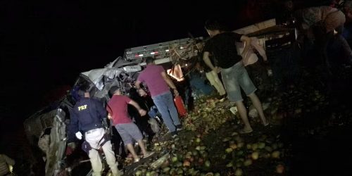 Imagem referente a Acidente entre ônibus e caminhão deixa 25 mortos na Bahia