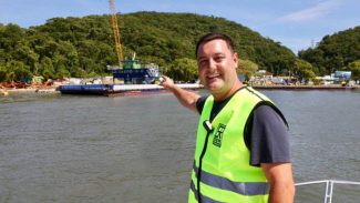 Obra da Ponte de Guaratuba-Matinhos recebe nova balsa de apoio marítimo