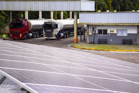 Imagem referente a Empresa que opera no Porto de Paranaguá utiliza placas solares para incentivar sustentabilidade