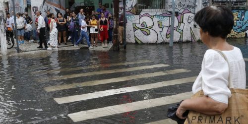 Imagem referente a Chuva contínua causa transtornos na cidade do Rio