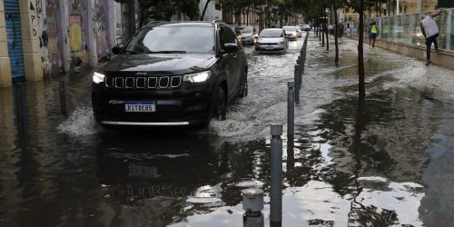 Imagem referente a Chega a 11 número de mortos por causa da chuva no Rio