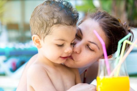 Como cuidar de bebês e crianças em pleno verão?