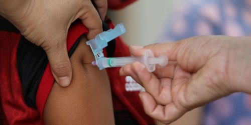Imagem referente a Fiocruz: vacinas protegem crianças de covid longa, infecção e morte