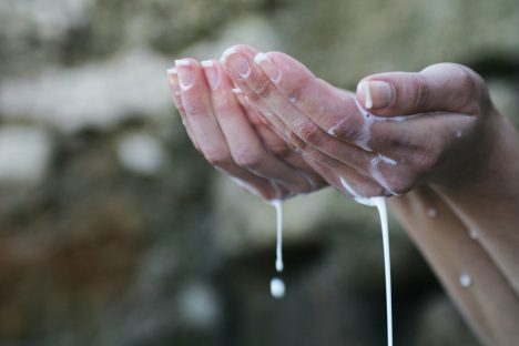 Imagem referente a Líder espiritual é condenado após praticar ritual envolvendo seu sêmen e suor de adolescente nua