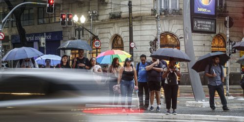 São Paulo e Rio têm alerta vermelho para fortes chuvas e ventos