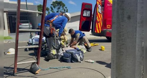 Imagem referente a Trabalhador sofre mal súbito e cai de 4 metros durante manutenção em poste