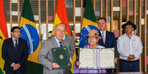 Imagem referente a Brasil e Bolívia assinam acordo para ampliar produção de fertilizantes