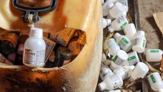 Polícia encontra medicamentos vencidos em casa abandonada em Boa Vista