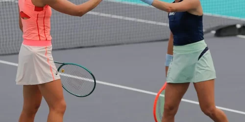 Imagem referente a WTA de Abu Dhabi: Bia Haddad e Luisa Stefani vencem estreia de duplas